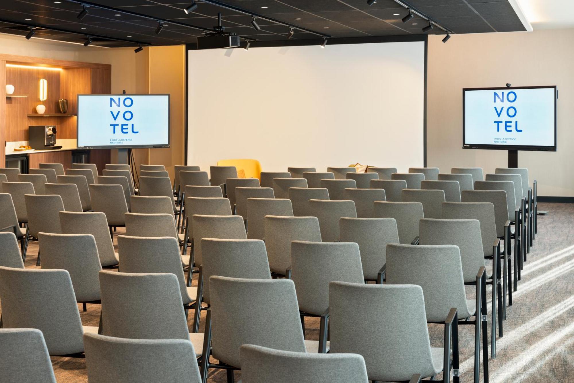 Novotel Paris La Defense 楠泰尔 外观 照片