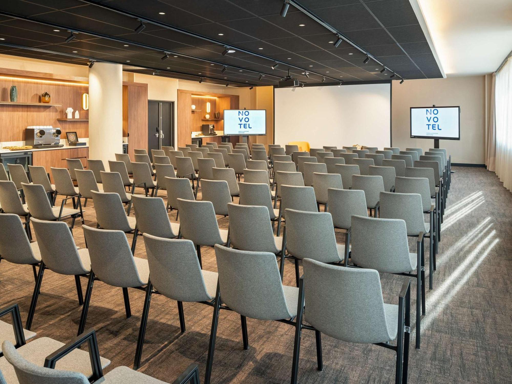 Novotel Paris La Defense 楠泰尔 外观 照片